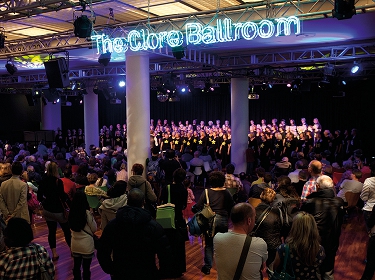 Singing in the Clore Ballroom, Southbank Centre
Courtsey Southbank Centre © Belinda Lawley (conf.)